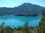 (c) Cintia Andrade. Isla Corazn en Lago Mascardi, desde el Mirador de la ruta. 