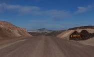 (c) Diego Breccia. Acceso a Bosques Petrificados con el Volcn Madre e Hija de fondo. 