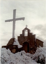 (c) Roberto Canelo. Capilla en Piedra del Molino. Nevada ao 2010. 