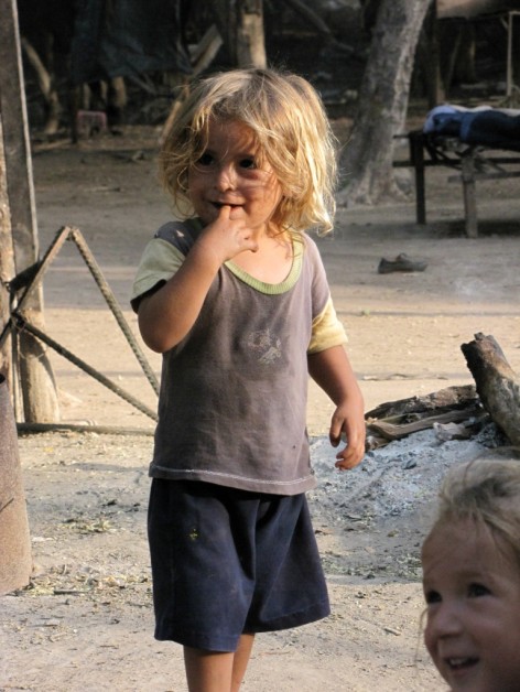 (c) Fabbio, Fernanda. . 														